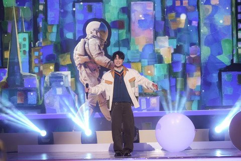 布志纶演唱《行得走得》。