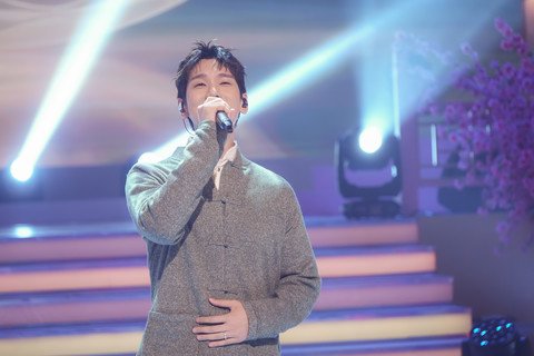 林奕匡演唱《那些不爱我的人》。