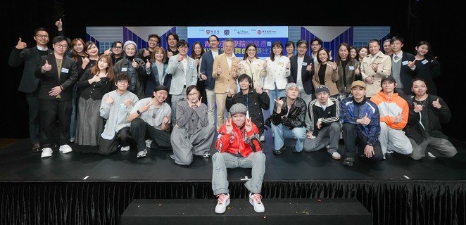 主禮團嘉賓與青年才藝學院合作伙伴合照。