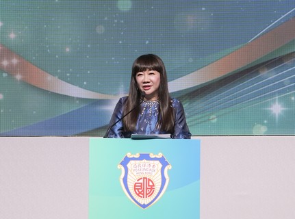 保良局丙午年主席譚毓楨博士於致辭時分享來年的工作計劃，表示將承先啟後，並以「匯聚星光，閃耀人生，保良局SHINE ON」為年度主題，為社區注入正能量。