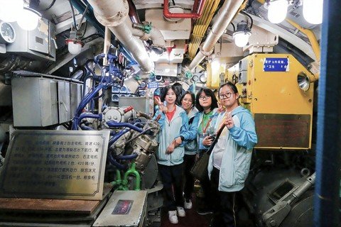 交流團走訪東方綠舟國防教育基地，認識國家國防建設發展。