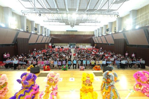保良局举行「中华文化AI动画故事发布会暨艺术表演日」，吸引约五百名市民到场参观。