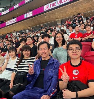 保良局屬校小學生及青少年服務使用者，聯同保良局董事會成員及管理層，於啟德主場館觀賞拜仁慕尼黑對阿士東維拉賽事，親身感受足球比賽的熾熱氣氛。