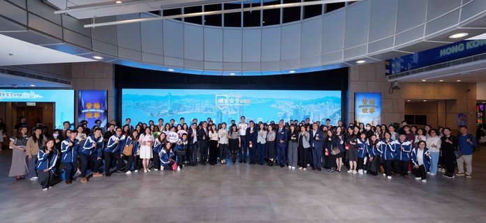 逾百位社會服務員工一同參與啟動禮，並於歷史博物館國安教育展覽廳大合照。